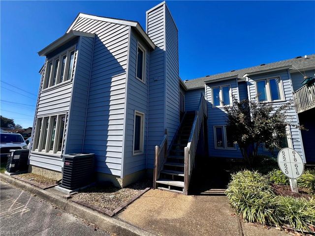 622 Pinewood DR, Virginia Beach, VA 23451