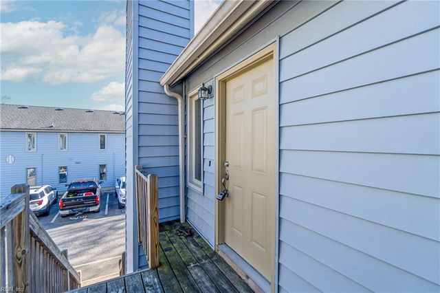 622 Pinewood DR, Virginia Beach, VA 23451
