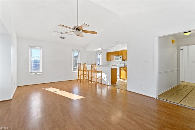 622 Pinewood DR, Virginia Beach, VA 23451