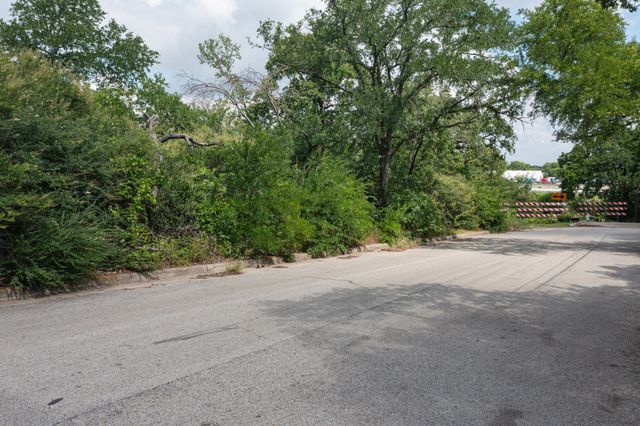 1524 Tierney Road, Fort Worth, TX 76112