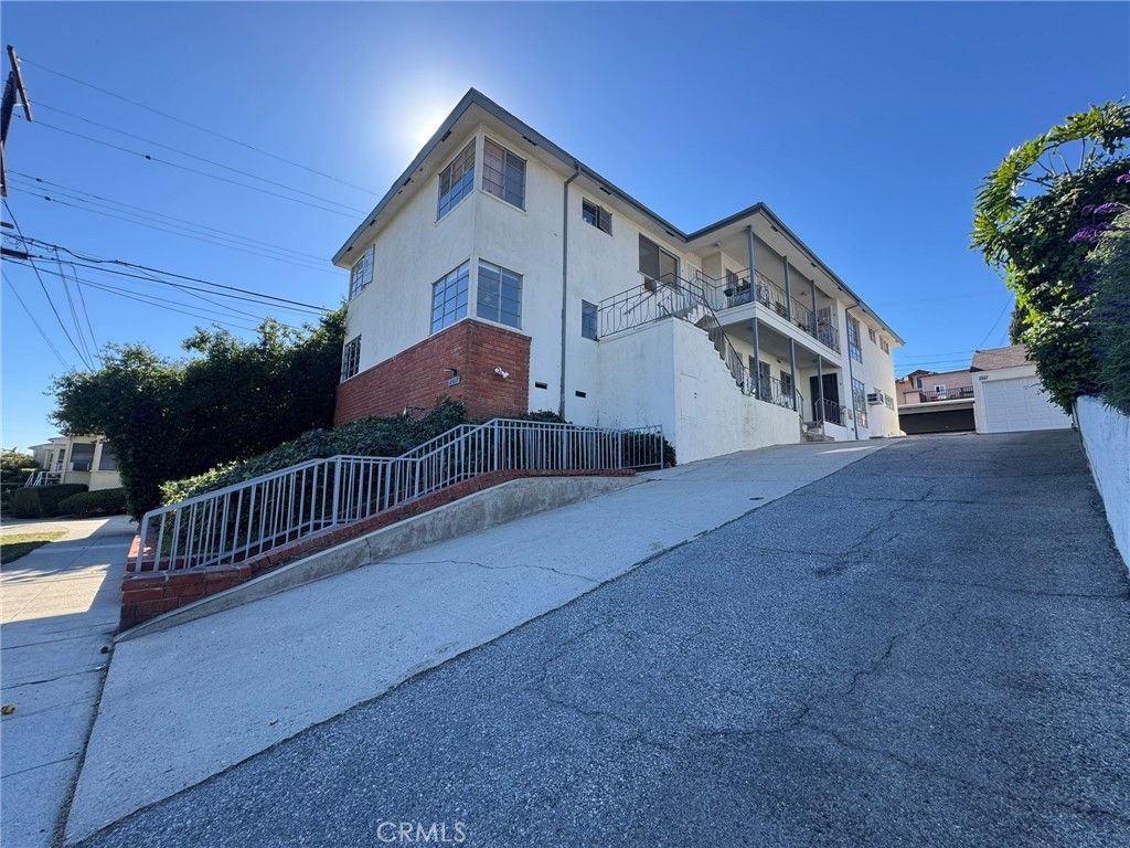 2017 N Hoover Street 1, Los Angeles, CA 90027