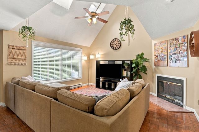 11 Jonathan Circle, Worcester, MA 01604