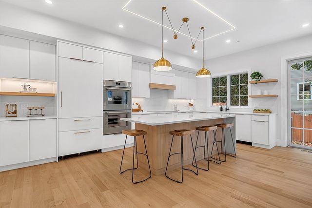 a136 Hillside a, Needham, MA 02494