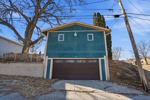 2137 Vine Street, Davenport, IA 52804