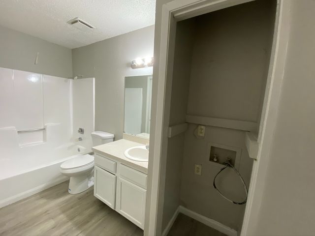9696 Walnut Street 2006, Dallas, TX 75243