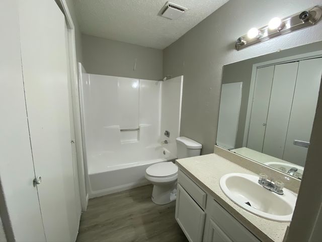9696 Walnut Street 2006, Dallas, TX 75243