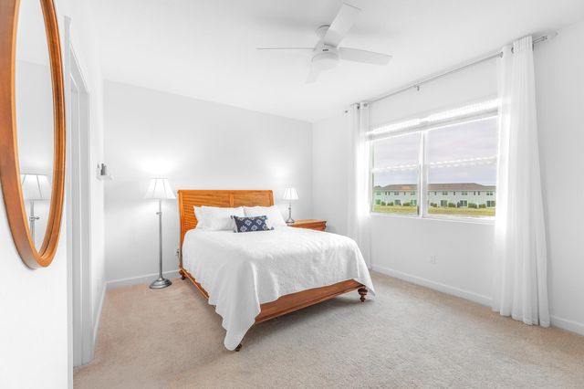 663 SE Lake Falls Street, Port St Lucie, FL 34984