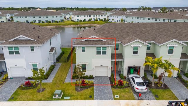 663 SE Lake Falls Street, Port St Lucie, FL 34984