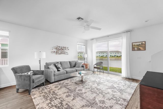 663 SE Lake Falls Street, Port St Lucie, FL 34984