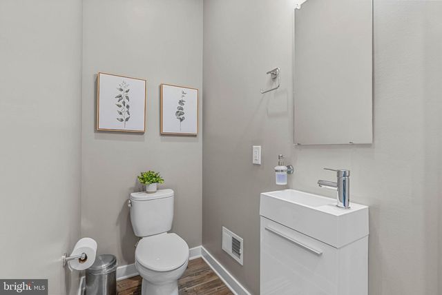 4574 RIVERSIDE WAY, Philadelphia, PA 19127