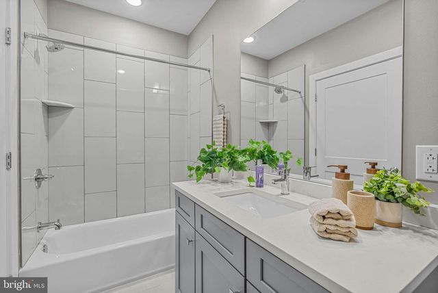 4574 RIVERSIDE WAY, Philadelphia, PA 19127