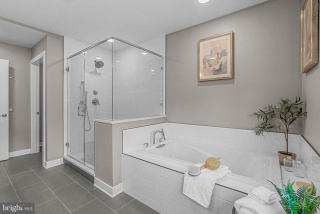 4574 RIVERSIDE WAY, Philadelphia, PA 19127
