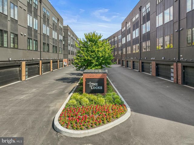 4574 RIVERSIDE WAY, Philadelphia, PA 19127