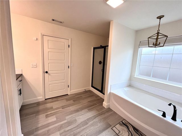 6002 NW Meade Street, Bentonville, AR 72713