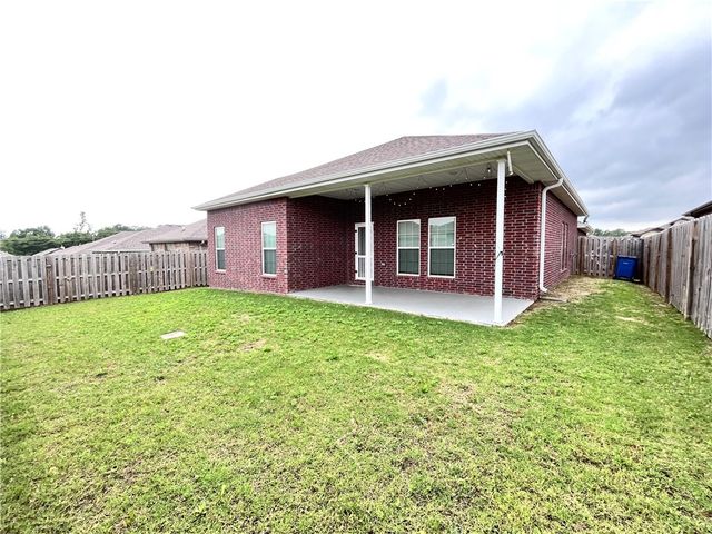 6002 NW Meade Street, Bentonville, AR 72713