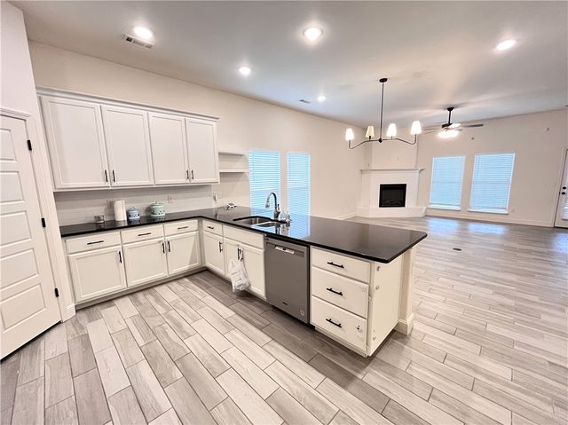 6002 NW Meade Street, Bentonville, AR 72713