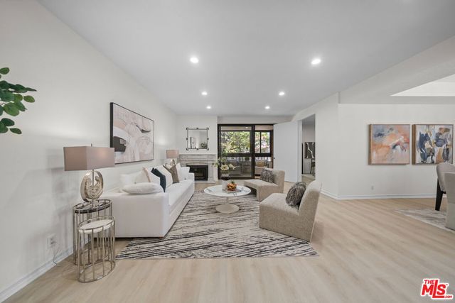4477 Wilshire Boulevard 103, Los Angeles, CA 90010