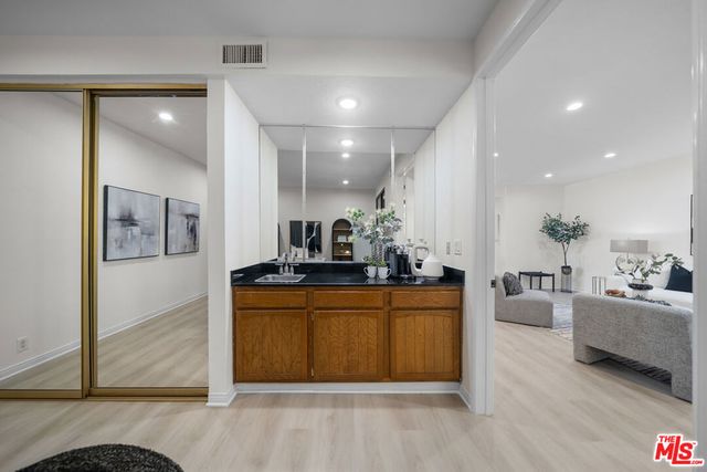 4477 Wilshire Boulevard 103, Los Angeles, CA 90010