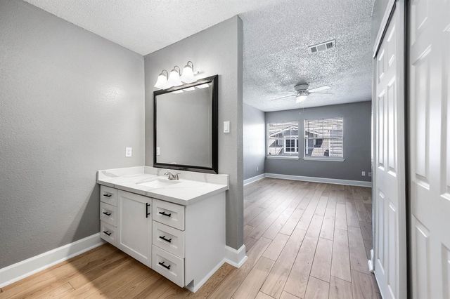 12213 Sandpiper Drive 122, Houston, TX 77035