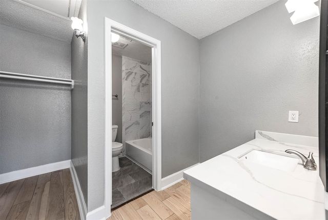 12213 Sandpiper Drive 122, Houston, TX 77035