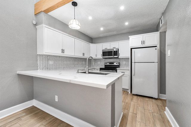 12213 Sandpiper Drive 122, Houston, TX 77035