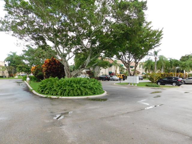 6630 Via Regina, Boca Raton, FL 33433