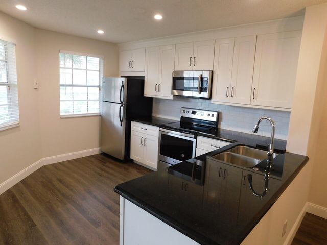 6630 Via Regina, Boca Raton, FL 33433