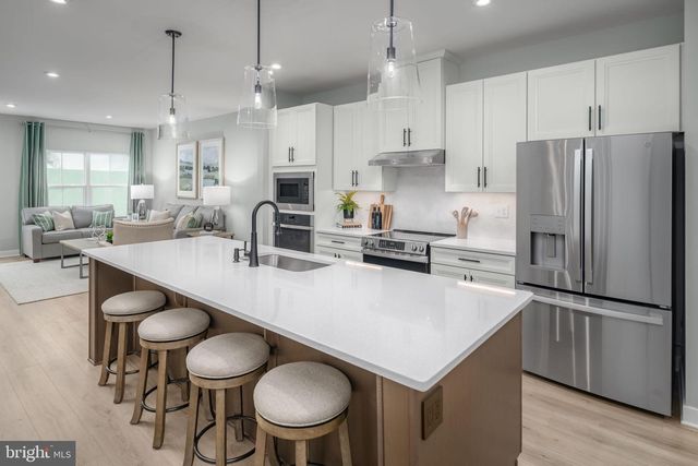 6052 LANCING DR, Sykesville, MD 21784