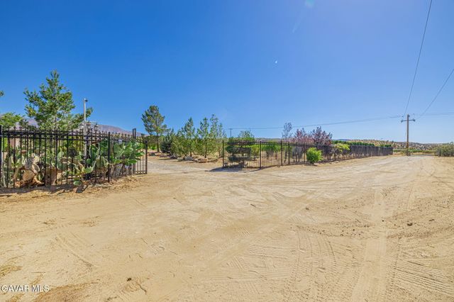 33000 106th Street, Juniper Hills, CA 93543