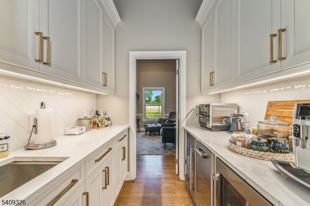 16 Wolverton Rd, Franklin Twp., NJ 08867