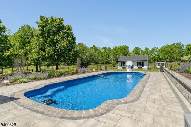 16 Wolverton Rd, Franklin Twp., NJ 08867