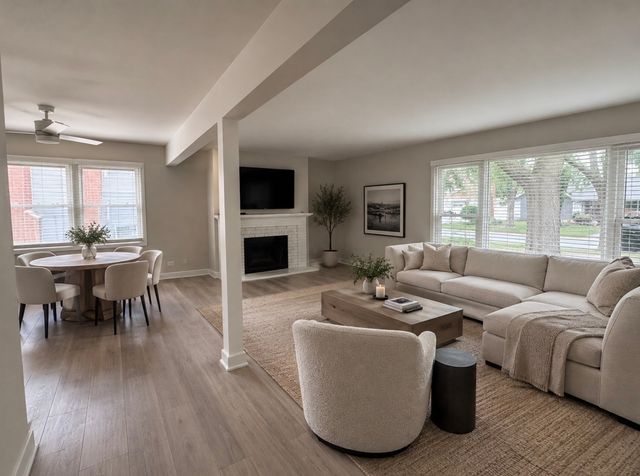1413 SWALLOW Street, Naperville, IL 60565