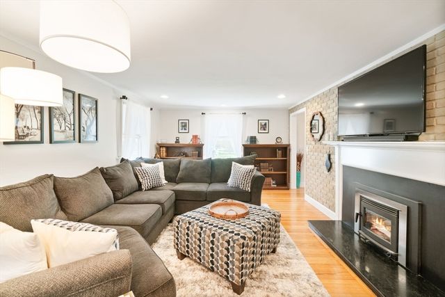 32 Anawan Rd, North Attleboro, MA 02760