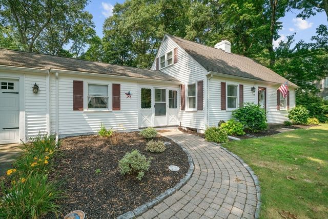 32 Anawan Rd, North Attleboro, MA 02760