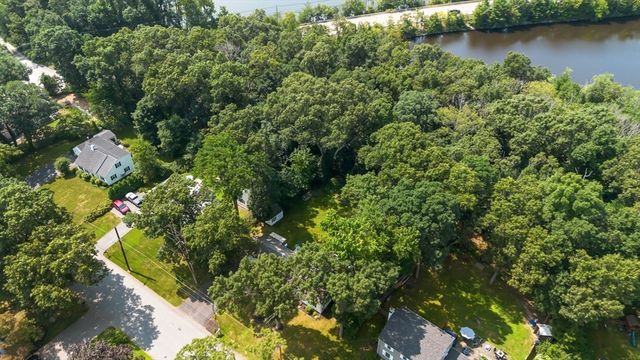 32 Anawan Rd, North Attleboro, MA 02760