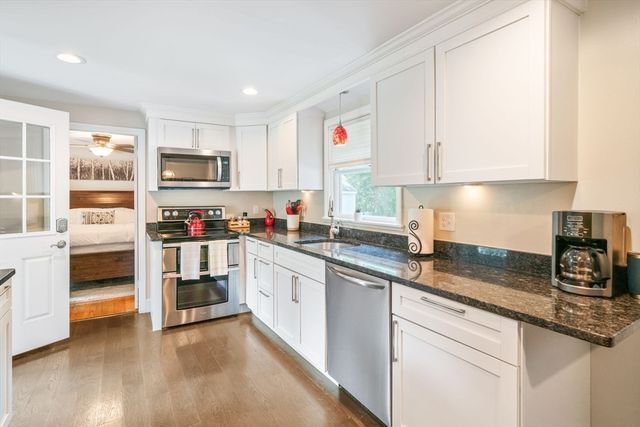 32 Anawan Rd, North Attleboro, MA 02760