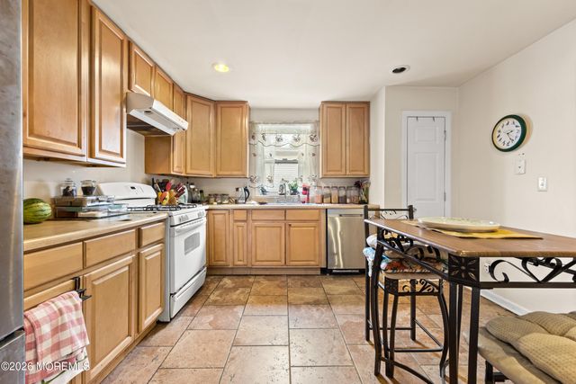 74 Wildwood Avenue, Edison, NJ 08837