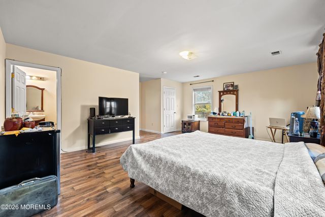 74 Wildwood Avenue, Edison, NJ 08837