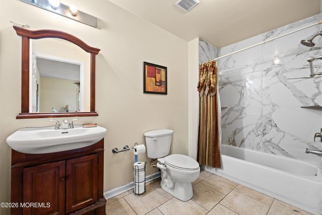 74 Wildwood Avenue, Edison, NJ 08837