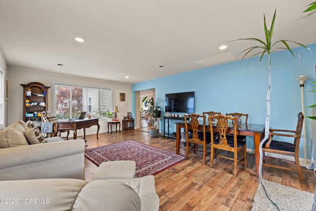 74 Wildwood Avenue, Edison, NJ 08837