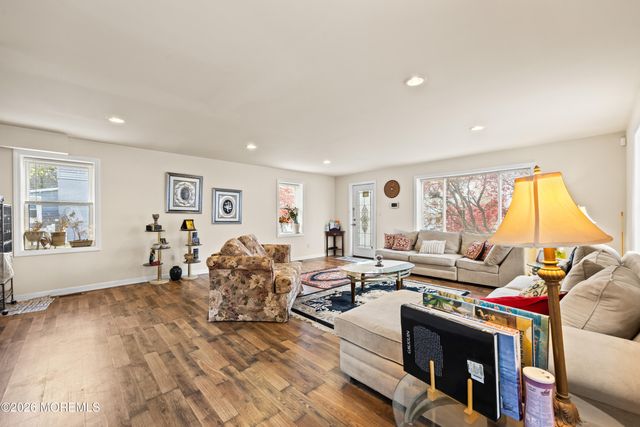 74 Wildwood Avenue, Edison, NJ 08837