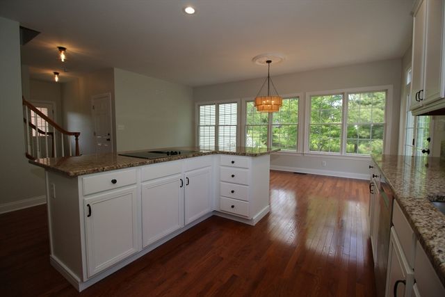 10 Valley View Dr, Grafton, MA 01536