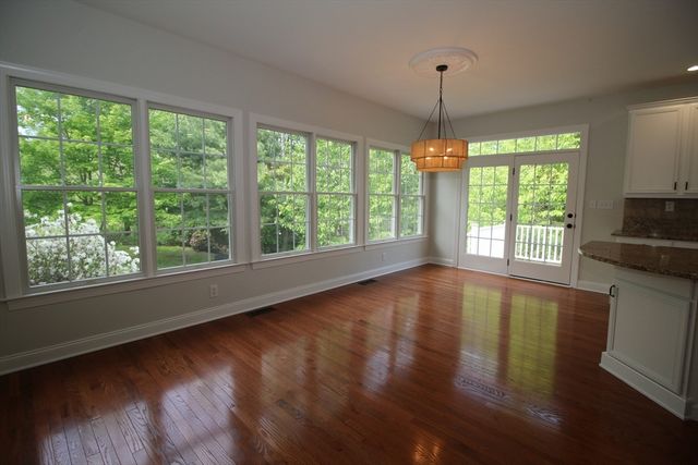 10 Valley View Dr, Grafton, MA 01536
