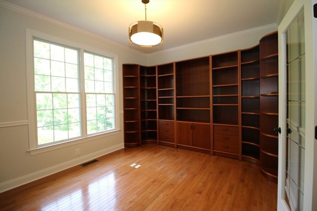 10 Valley View Dr, Grafton, MA 01536