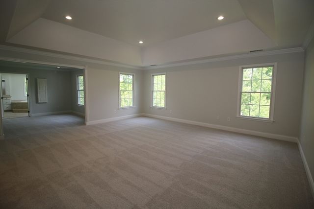 10 Valley View Dr, Grafton, MA 01536