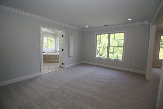 10 Valley View Dr, Grafton, MA 01536