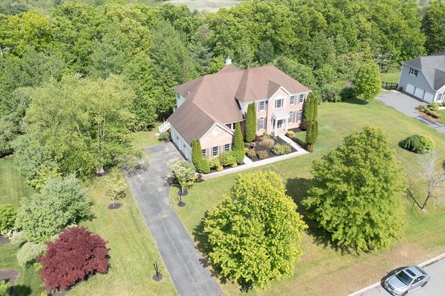 10 Valley View Dr, Grafton, MA 01536
