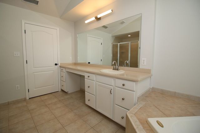 10 Valley View Dr, Grafton, MA 01536