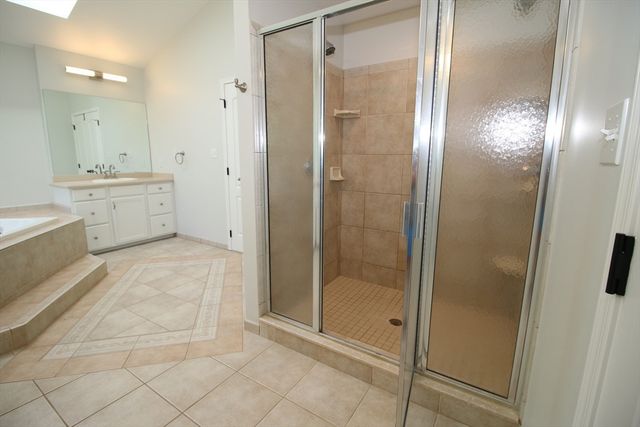 10 Valley View Dr, Grafton, MA 01536