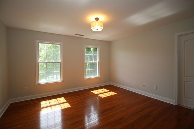 10 Valley View Dr, Grafton, MA 01536